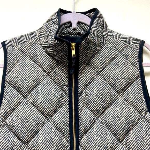 J. Crew | Herringbone Excursion Quilted Down Vest Winter L - Picture 5 of 12